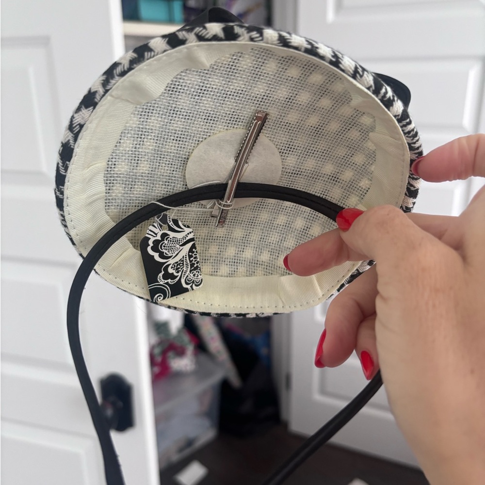 Black and White Houndstooth Fascinator with Bow - Picture 4 of 5